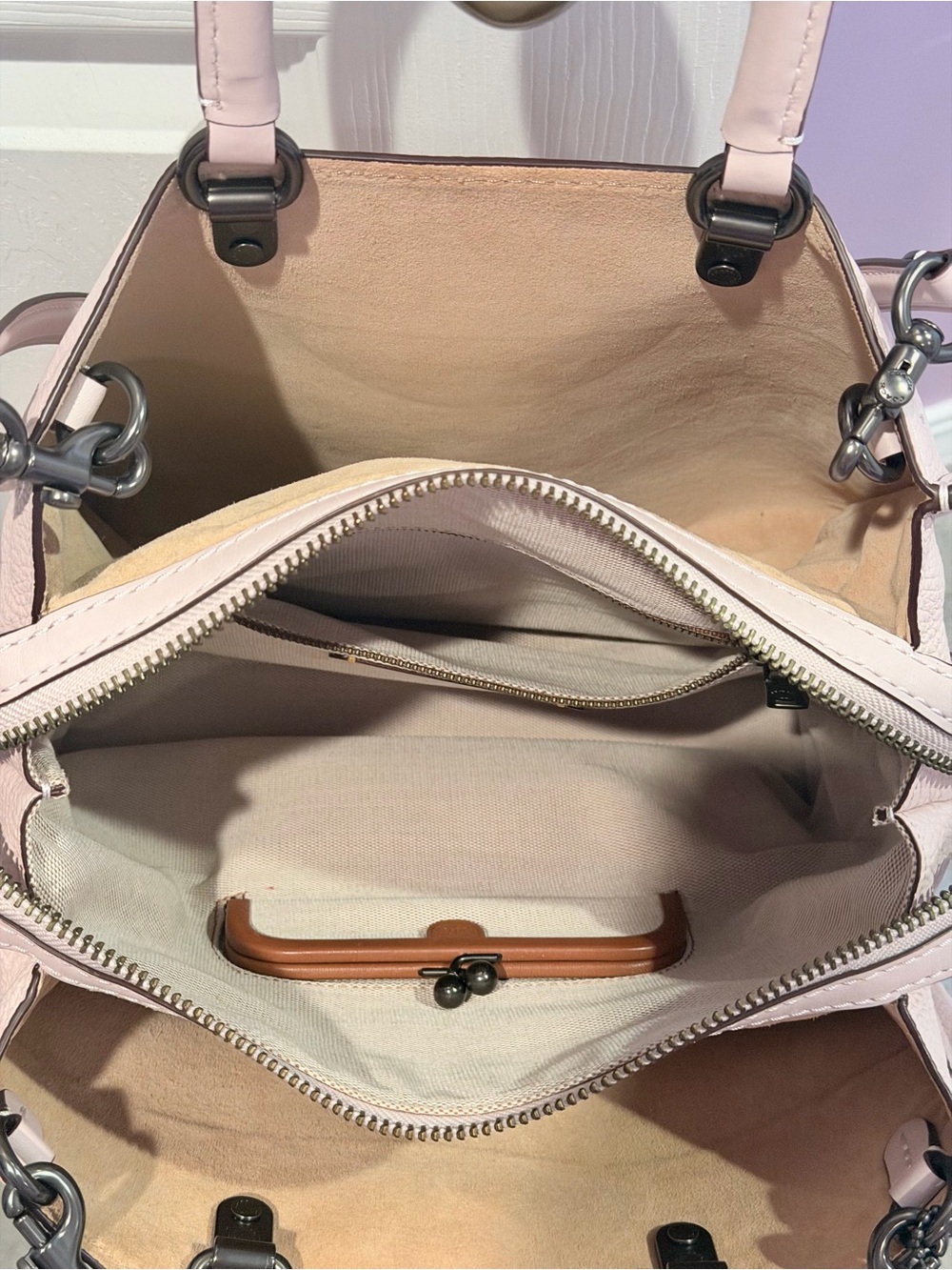 RARE COACH ROGUE PINK ICE - Picture 3 of 10